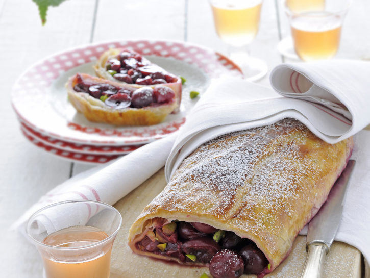 Strudel di ciliegie e pistacchi