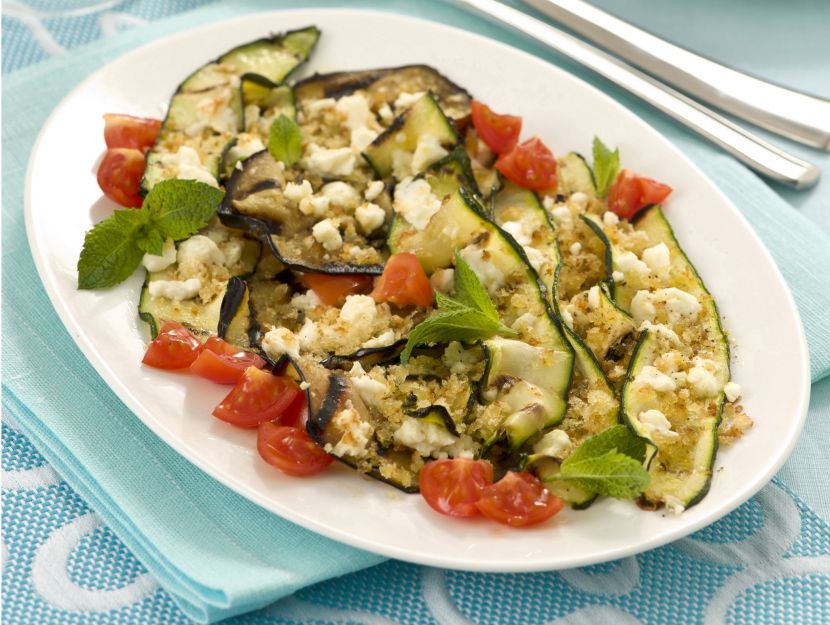 verdure-con-briciole-di-pane-e-feta foto