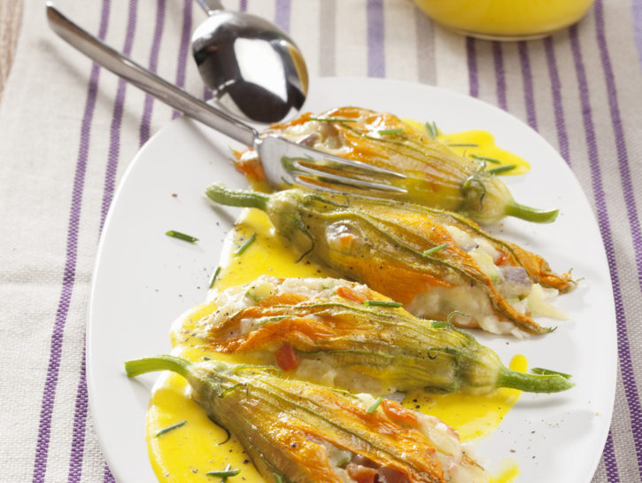 Fiori di zucca farciti con salsa delicata