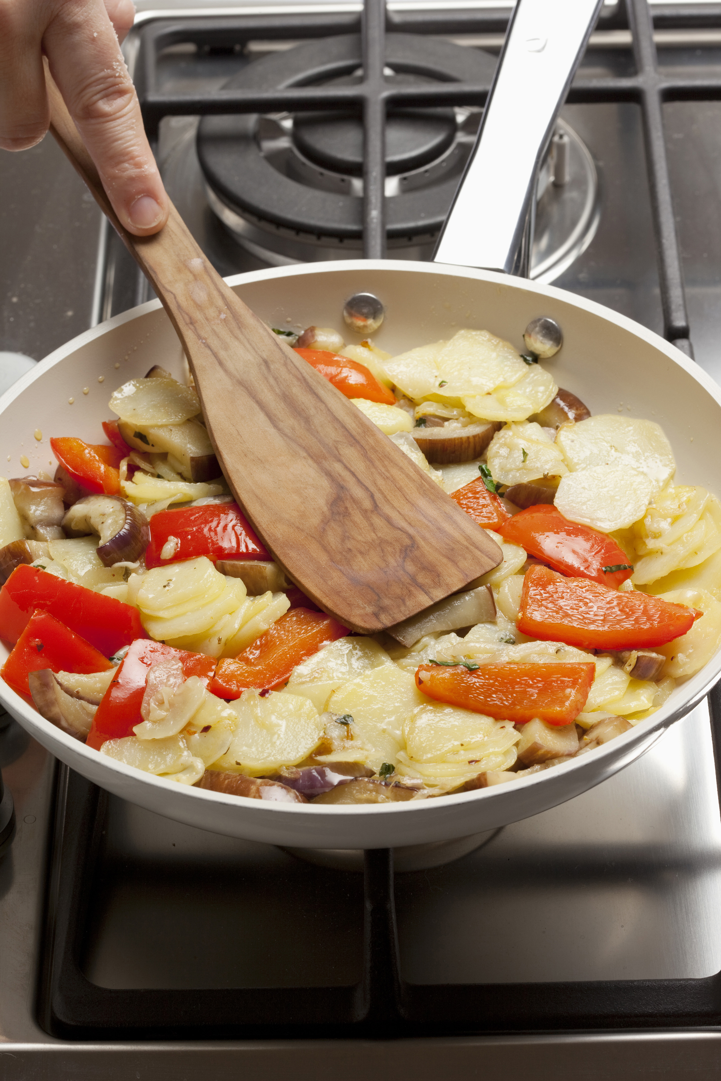 Frittata di patate, peperoni e melanzane - Donna Moderna