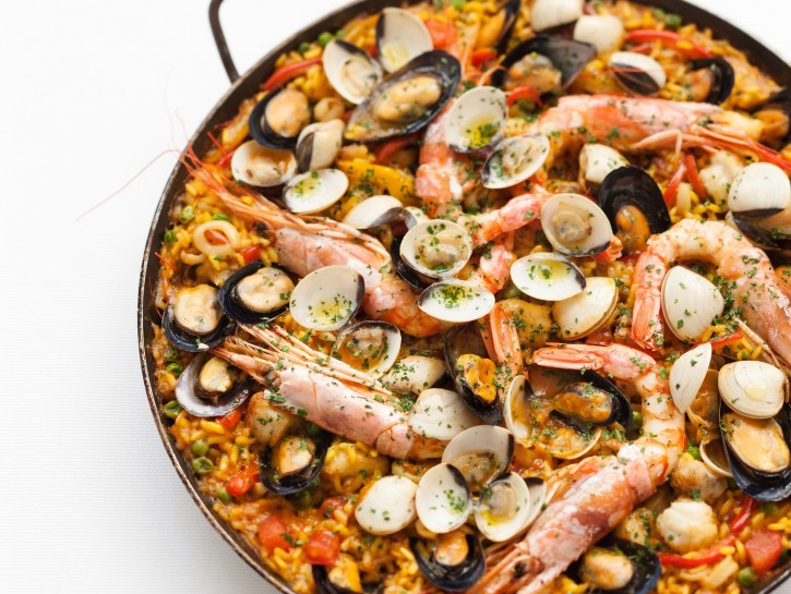 Paella de mariscos con pesce e frutti di mare