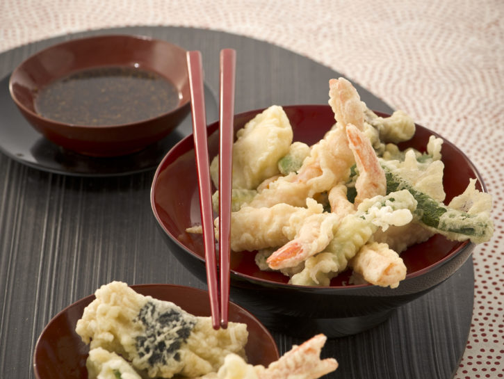 Tempura misto di verdure, pesce, crostacei e frutti di mare