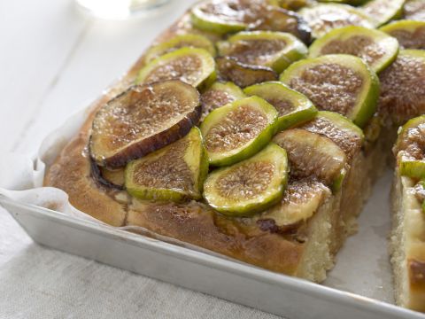Torta semplice ai fichi con vin santo