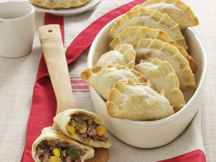 Empanadas al forno con maiale e mais