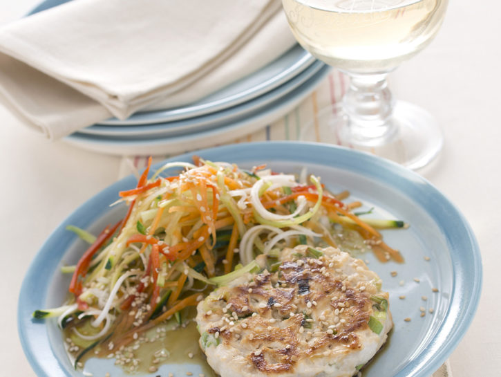 Hamburger di pollo con verdure e salsa di soia