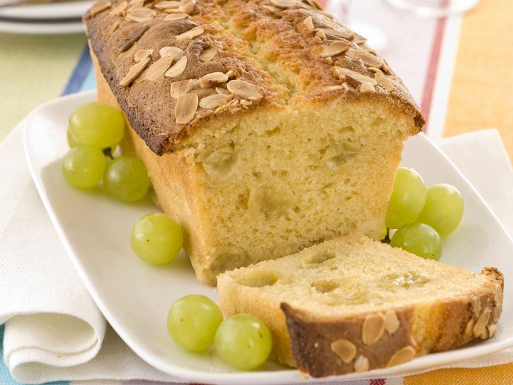 Plumcake senza burro con uva e mandorle