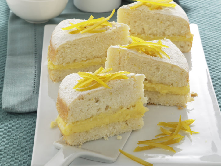 Torta di albumi farcita al limone