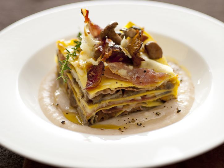 lasagne-ai-funghi-scamorza-e-speck-con-crema-di-cannellini ricetta