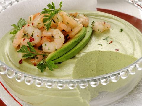 Mousse di avocado al peperoncino con gamberetti