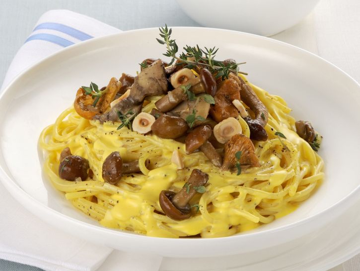 spaghetti-ai-funghi-e-nocciole