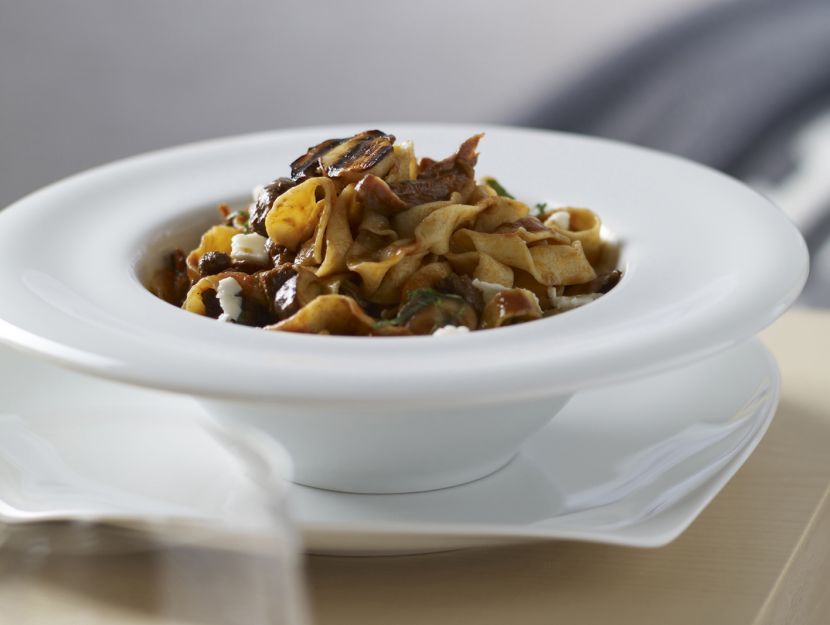 tagliatelle-di-farina-di-ceci-con-capriolo-e-porcini