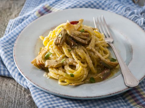 Tonnarelli con carciofi, cacio e pepe