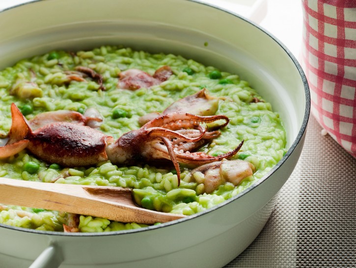 Risotto con totani e piselli, mantecato al burrodi acciga