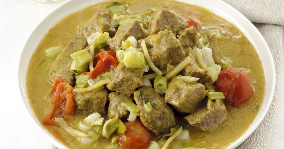 Spezzatino al curry con porro e mela ricetta - Donna Moderna