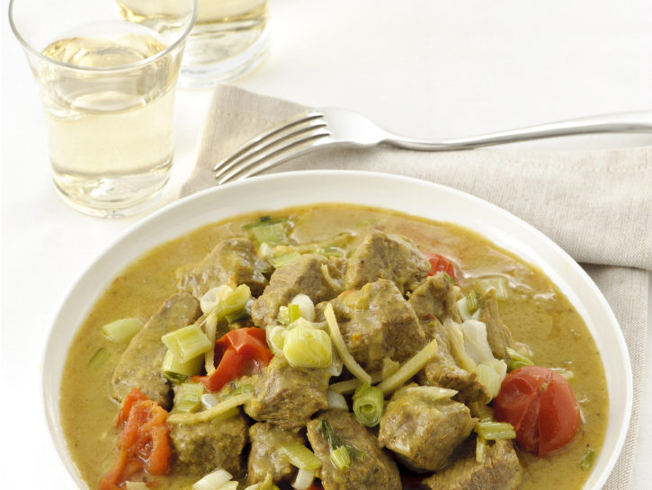 Spezzatino al curry con porro e mela