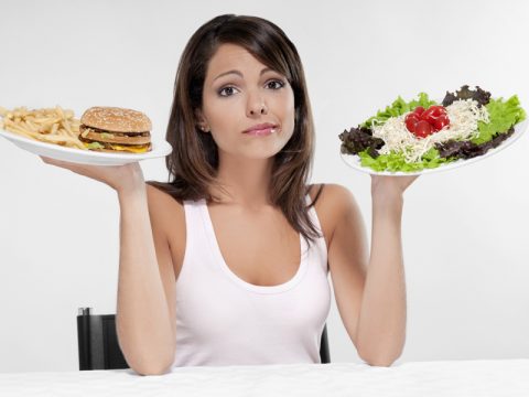 Come mangiare bene senza accumulare grassi