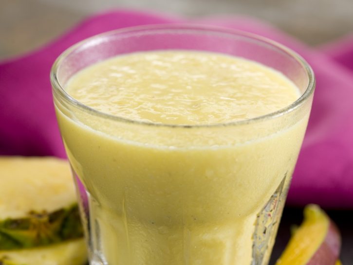 Il frullato con il mango per l'aperitivo