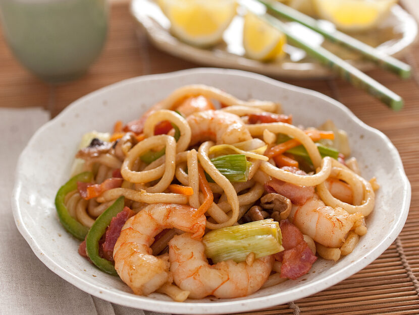 Noodles yakisoba con gamberi