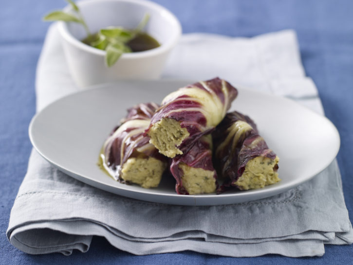 Rotolini di radicchio al paté di ceci
