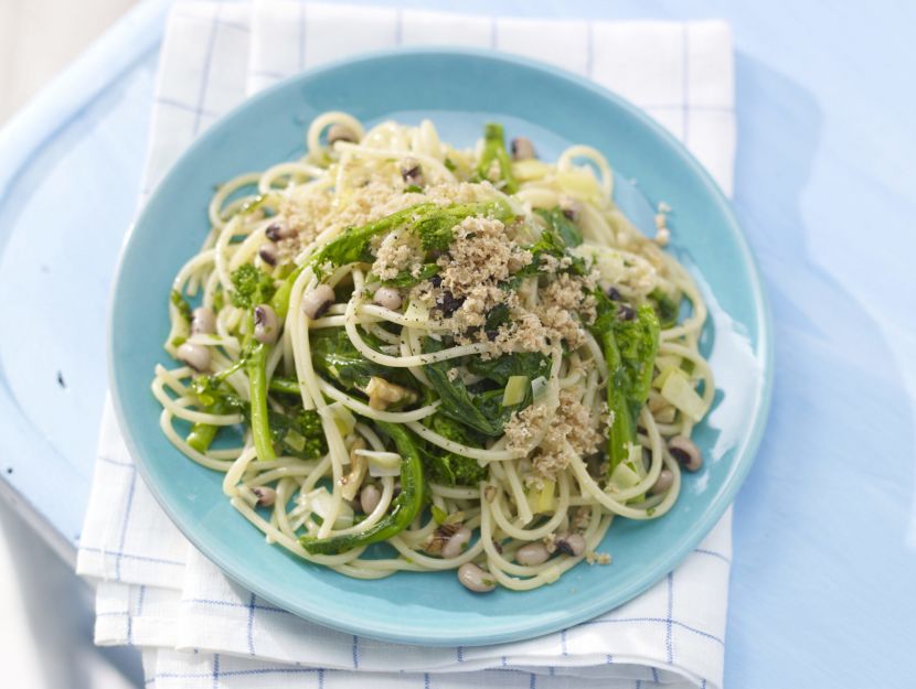 spaghetti-con-fagioli-cime-di-rapa-e-bottarga