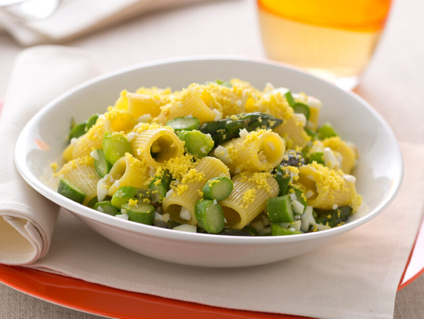 Pasta con asparagi e uova