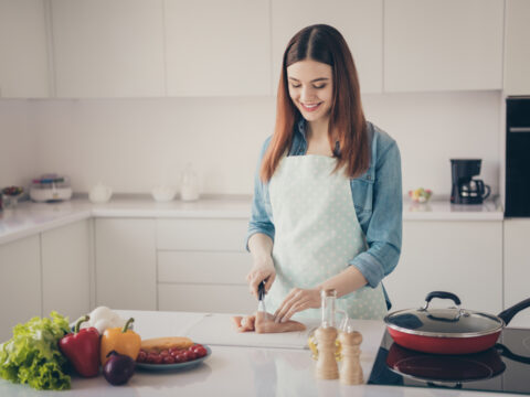 Penne con straccetti, peperoni e piselli