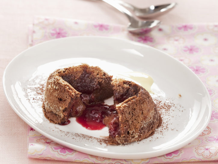 Tortini al cioccolato dal cuore morbido all'amarena