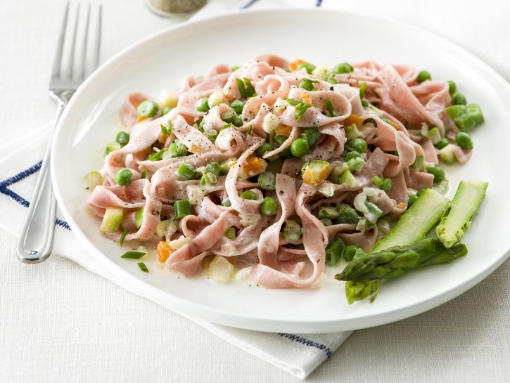 tagliatelle-rosa-con-ragu-di-primavera foto