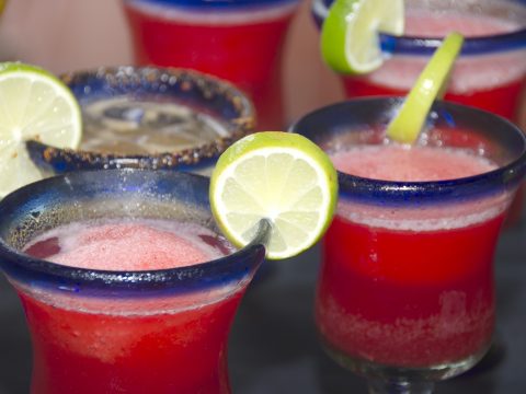 I cocktail analcolici sani e freschi per l'estate