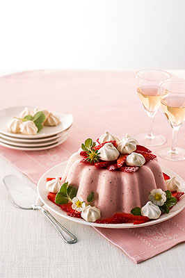 <p> </p><p> </p><p>Se vi piace, <b>decorate </b>con fiori e foglie di fragola. <b>Servite </b>in tavola.</p><p> </p>