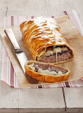 Strudel di salsiccia e cipolle rosse