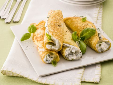 Frittatine arrotolate con crema al basilico