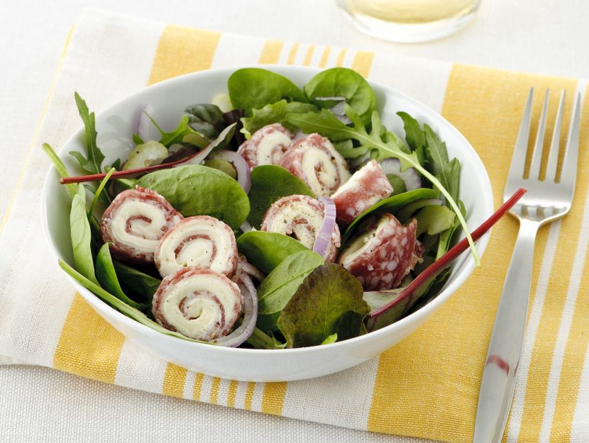 insalatona-sfiziosa-con-rondelle-di-salame