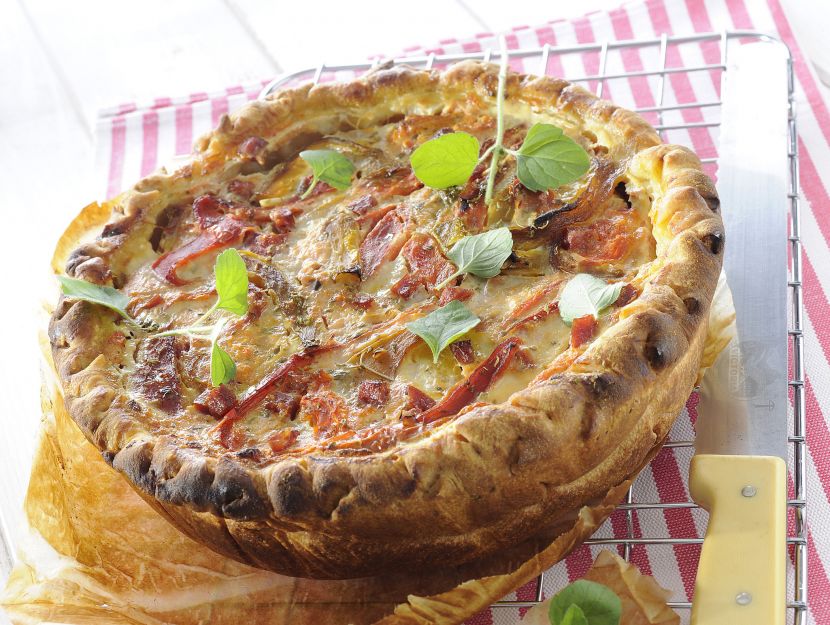 pie-di-peperoni-e-salame-piccante