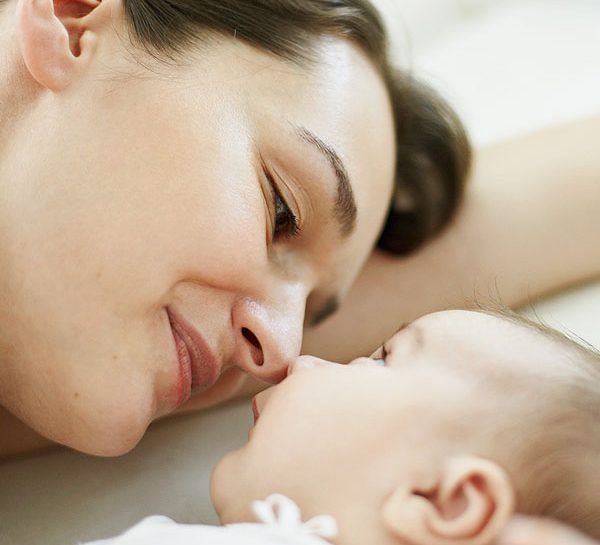 Allattamento al seno o con il biberon: consigli pratici