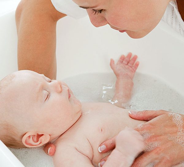 Come tenere il neonato