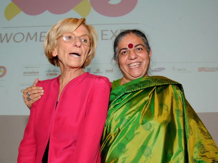 Il ministro Emma Bonino con Vandana Shiva, attivista e ambientalista indiana