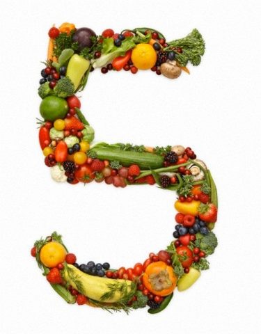 LA REGOLA DEL 5 Il numero del 5 non è solo relativo alle porzioni di frutta e verdura da consu