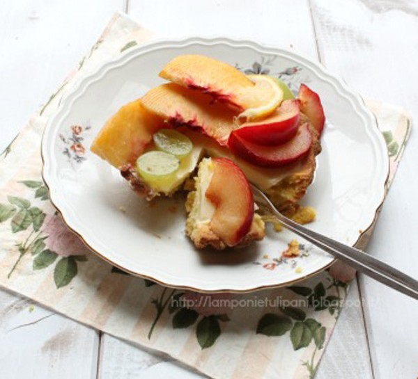 Crostatine con crema diplomatica e frutta di stagione