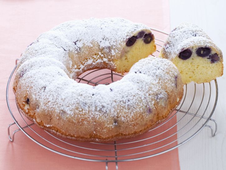 ciambella-allo-yogurt-con-uva immagine