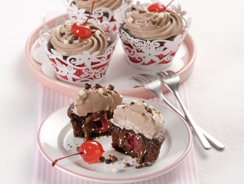 cupcakes-al-cioccolato-con-cuore-fondente