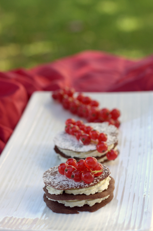 Cialde al cacao e rum con mousse di ricotta