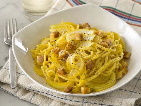 Pasta alla chitarra con zafferano e pancetta