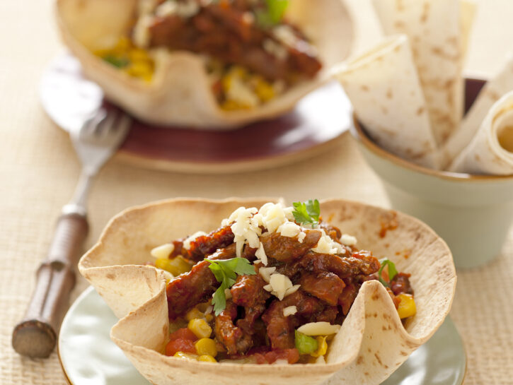 Cestino di tortillas con chili