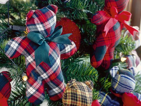 Decorazioni di Natale: come realizzare l'orsetto di stoffa