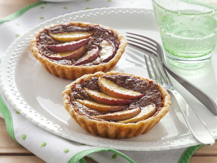 crostatine-di-pesche-amaretti-e-cioccolato immagine