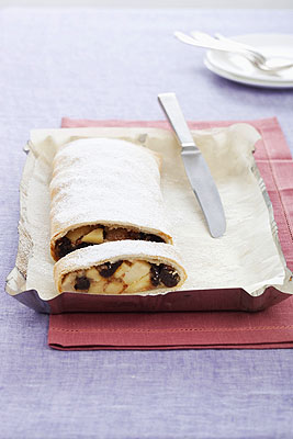 Torta di mele, pere e prugne secche