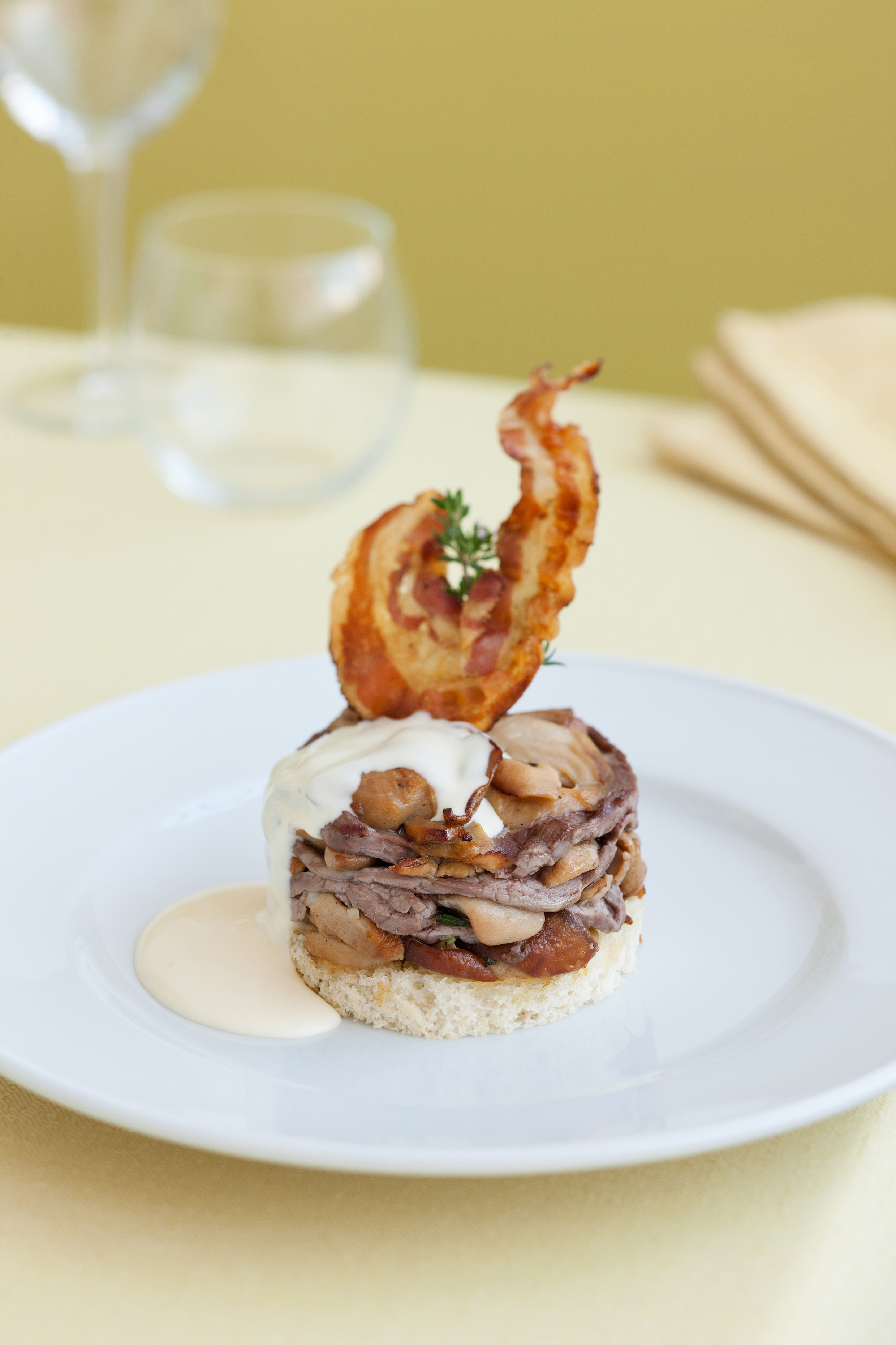 Ricetta Millefoglie di filetto ai porcini profumata al timo Donna Moderna