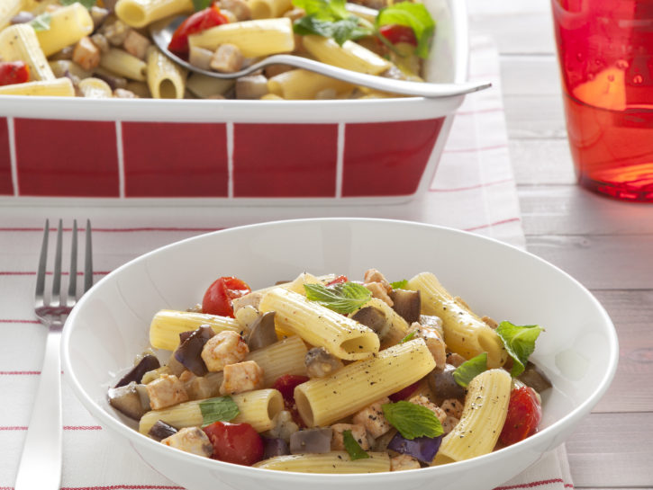 Rigatoni con pesce spada e melanzane