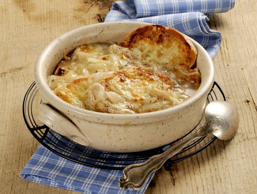 zuppa-di-cipolle-con-salvia-e-pecorino